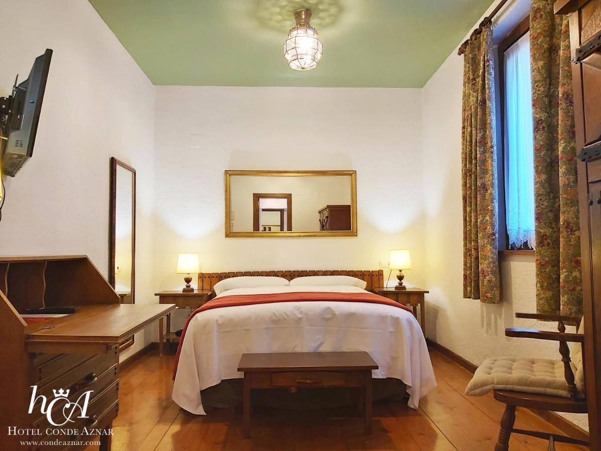 Conde Aznar Hotel Jaca Kültér fotó